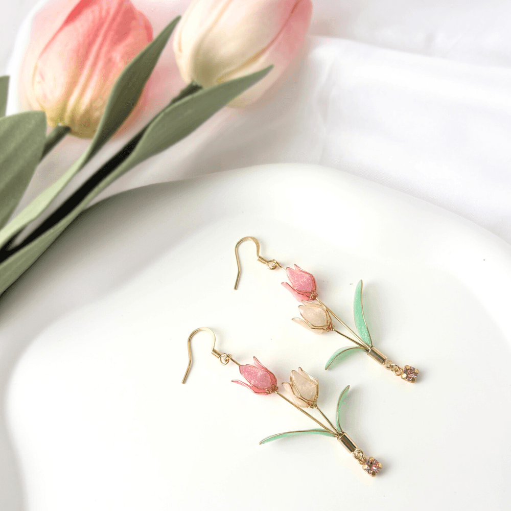 【チューリップ】イヤリング ピンクと白 揺れる ニッケルフリー 金属アレルギー対応 受注生産 春の新作 | 5枚目